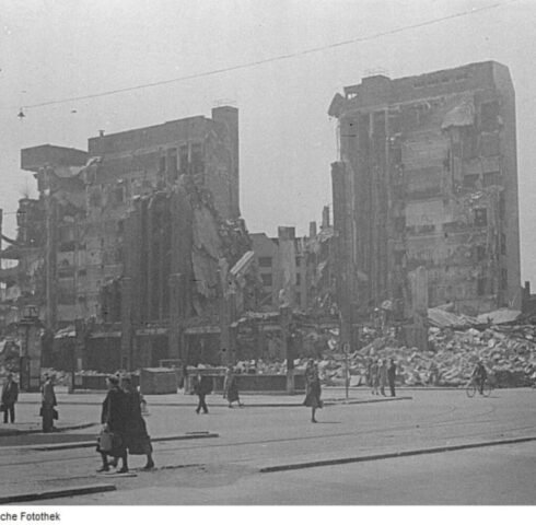 Hermannplatz 1945 @Liberation Route Europe