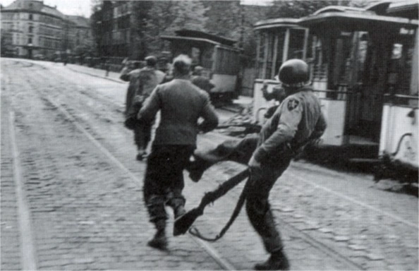 Robert Capa: Frankfurter Straße, 18. April 1945