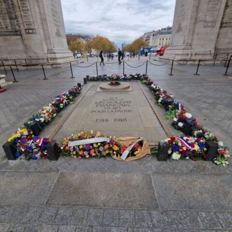 davidsumnerhistory_1762884683_3763671974623887331_65372354849 Tomb of the Unknown Soldier Paris