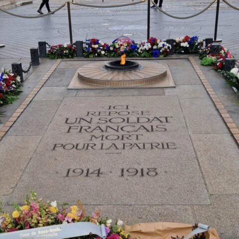 davidsumnerhistory_1762884683_3763671974841989411_65372354849 Tomb of the Unknown Soldier Paris